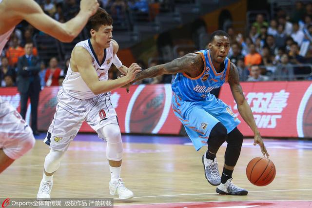 海伦娜若是能活到二十五岁，那她的奶奶也就八十五岁了。